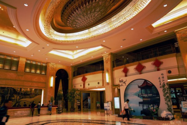 成都企业家休闲时光：高清写真，老总喝茶场景展示