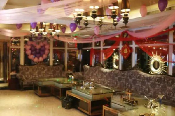 成都掏耳喝茶，养生休闲两不误(成都喝茶掏耳朵公园)